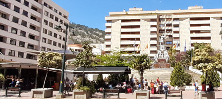 Cafe Plaza La Rosaleda outside