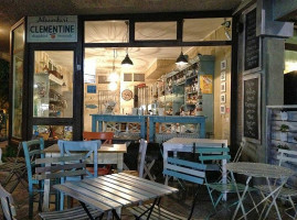 Panaderia Almendra inside