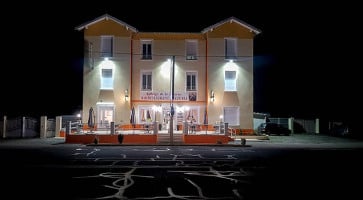 Pelegri outside