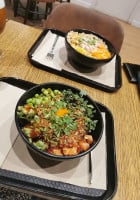 Komo Poke Bowl food