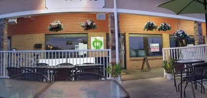 Tapitas Jazz outside