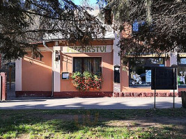 Pizzeria Pietro Tomasso outside