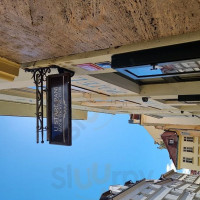 Zebra Pizza Exterior