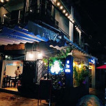 Pizzeria Lobos outside