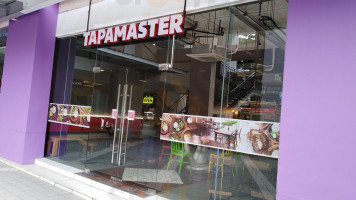 Hostal Jaumet outside