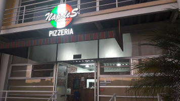 El Oso Panda outside