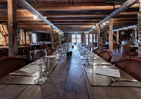 Randulffs Seahouse Dentro