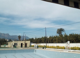 Club De Tenis outside