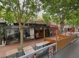 100 Montaditos outside