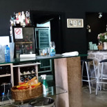 Vinoteca A Micalla inside