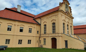 Klášterní Restaurace Exterior