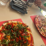 Cafeteria Pizzeria Arepera Pirdula Abades food