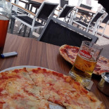 Cafeteria Pizzeria Arepera Pirdula Abades drink