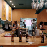 A L'alba Gastrobar inside