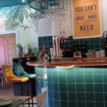 A L'alba Gastrobar inside