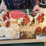 A L'alba Gastrobar food