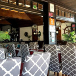 Los Abrigos. outside