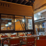 Charlotte À l'intérieur