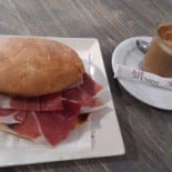 Pizzeria Can Maru food