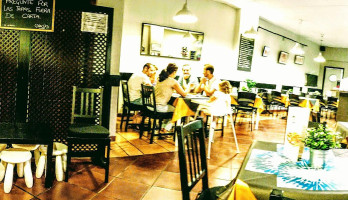 Pizzería El Horno inside