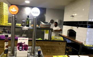 Xavi's Pizzeria inside