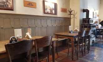 Hospoda Na Mýtince Dentro