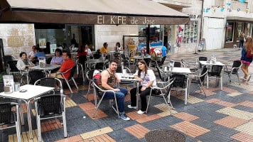 El Kfe De Jose outside