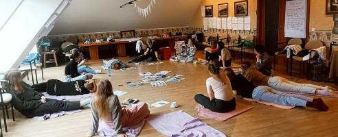 Viesnica Un Restorans Aparjods Dentro