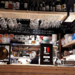 Sushi And Gong Dentro