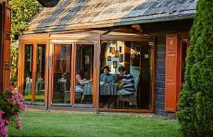 Viesnica Un Restorans Aparjods Exterior