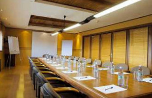 Viesnica Un Restorans Aparjods Dentro