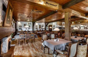 Viesnica Un Restorans Aparjods Dentro