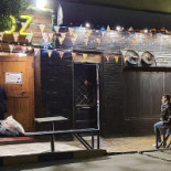 Moodz Burger Exterior