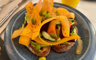 Naturalmente Real Food food