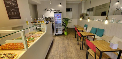 L'artigiana Pizza Al Taglio À l'intérieur