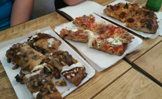 L'artigiana Pizza Al Taglio Nourriture