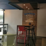 Domino's Pizza Av. Madrid inside