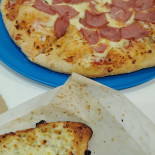 Domino's Pizza Av. Madrid food