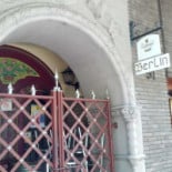 Banhof Berlin Exterior