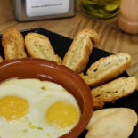 Can Boutique Triplex Nourriture