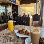 Cafetería El Albergue inside