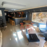 Brut, Cocteles, Vermuts Y Sala De Exposiciones inside