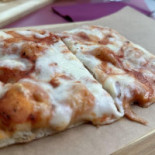 MinÚ Pizza Al Corte food