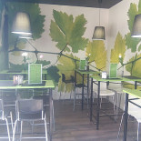 Good Fast Food Dentro