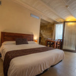 L'arcada De Fares Dentro