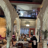 Monasterio Benedictino. Luz De Led À l'intérieur