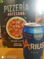 Pizzería Artesana food