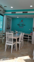 Cafetería Y Pizzas Rico Serna inside