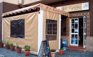 El Tapitéo outside