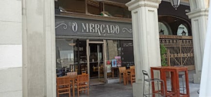 O Mercado Street Food inside